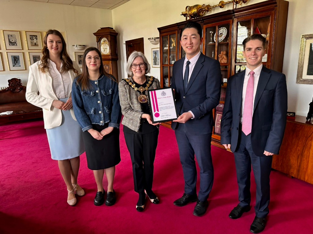 ASEZ WAO voluntary clean up group receives Salford Citizen Award for Community&nbsp;Service