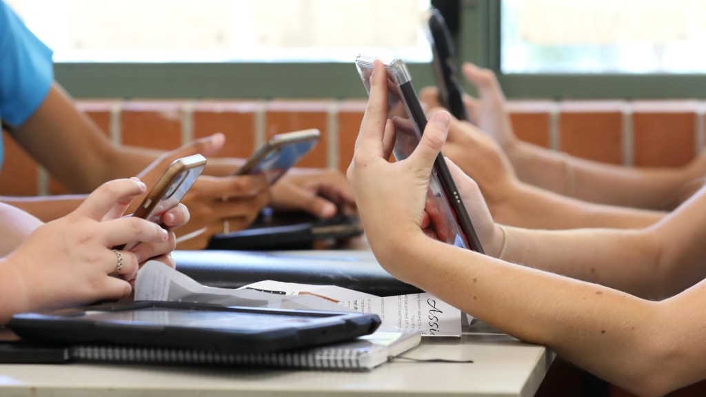 Experts offer tips on School Mobile Phone&nbsp;ban