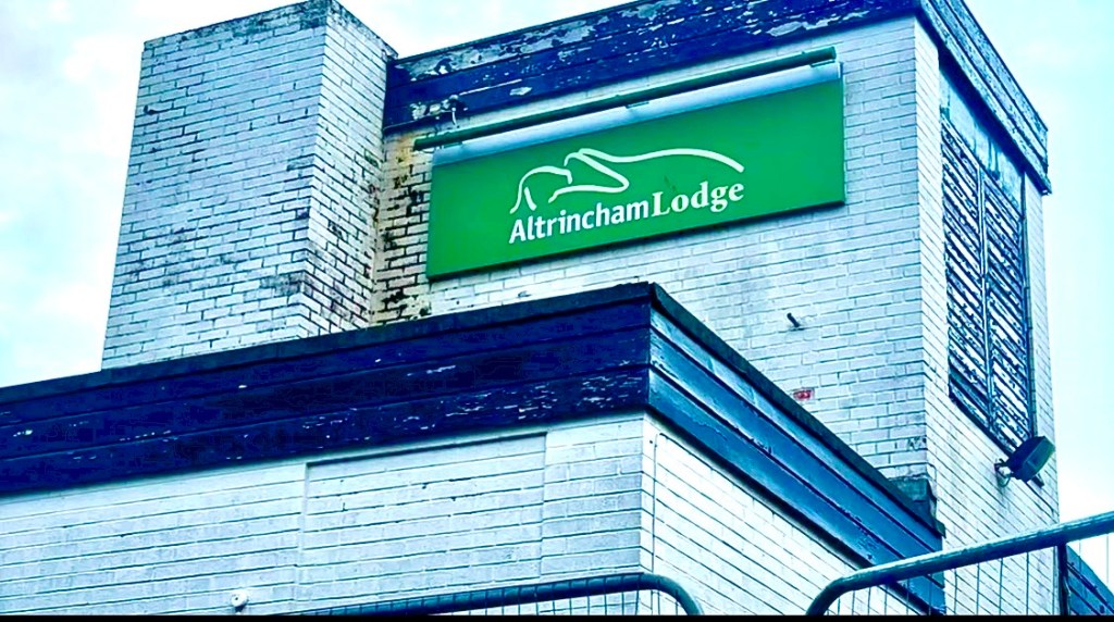 Pelican Pub Owners Face Pressure to Demolish Altrincham&nbsp;Lodge